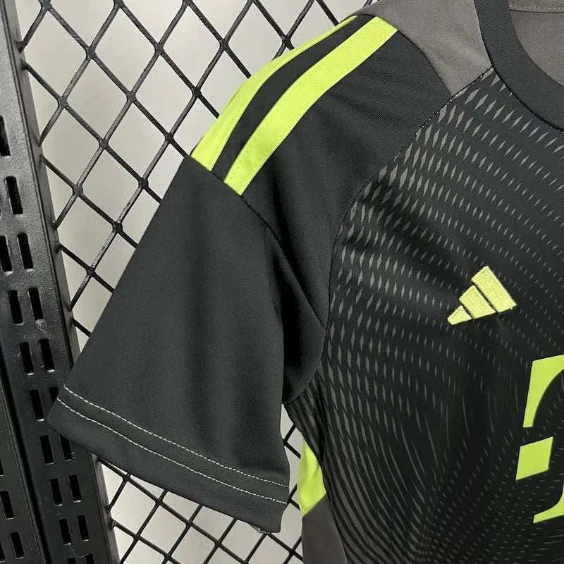 Bayern 2025 Black Goalkeeper Jersey