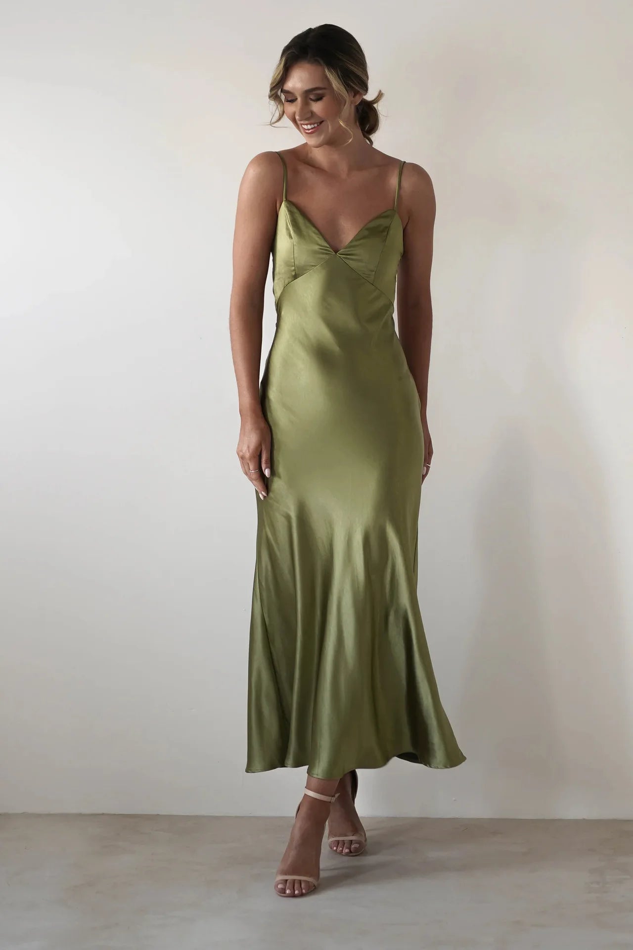Women's V-Neck Evening Dress Elegant Satin Midi for Formal Weddings and Special Occasions