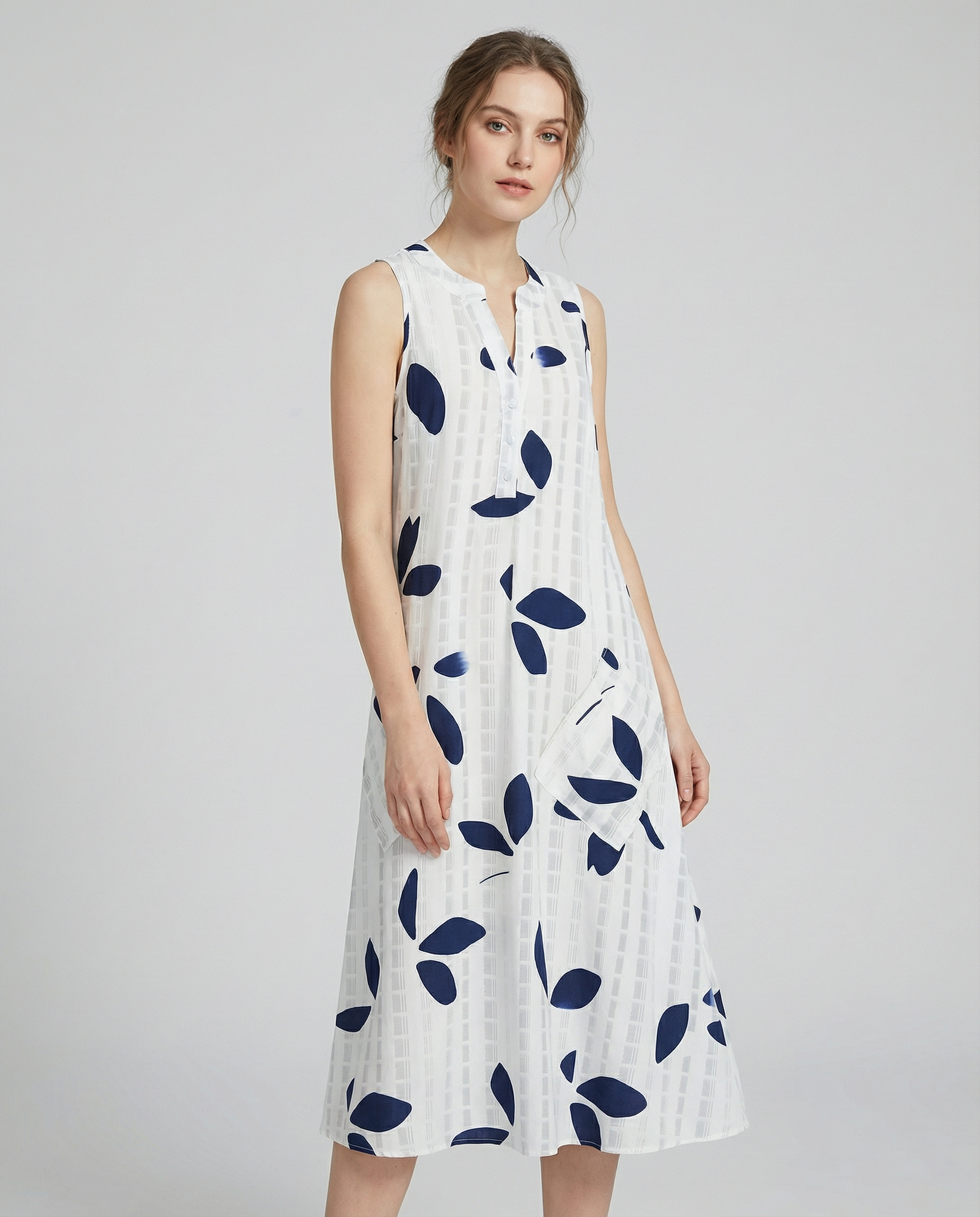 Women's Leaf Print Maxi Dress Stylish V-Neck Sleeveless Summer Look